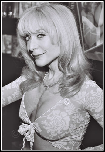 Nina Hartley at 2001 Erotica LA