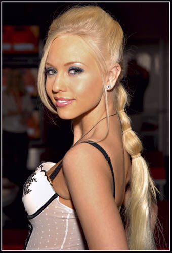 Brea Bennett at 2007 AEE for Club Jenna