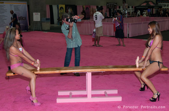 eXXXotica Girls at eXXXotica Los Angeles